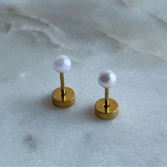 Flatback flat back stud earring tragus helix lobe 14K gold plated faux pearl new - Picture 2 of 4